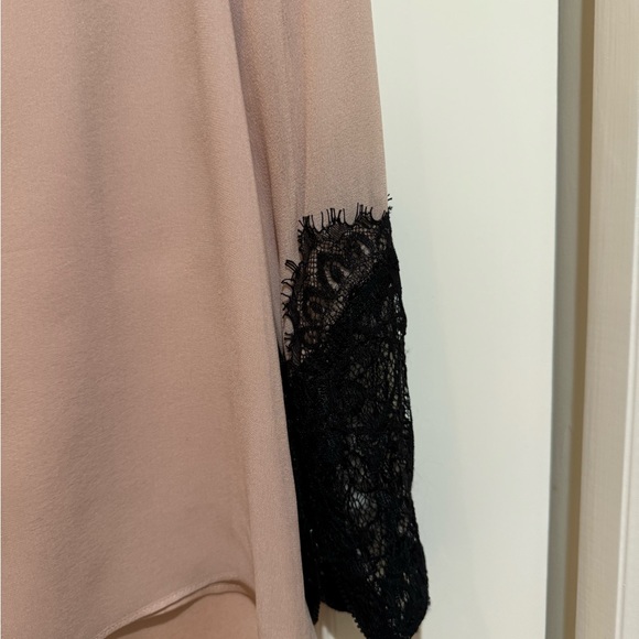 Alice + Olivia Blush Silk Blouse with Black Lace Trim size Small - Picture 7 of 9